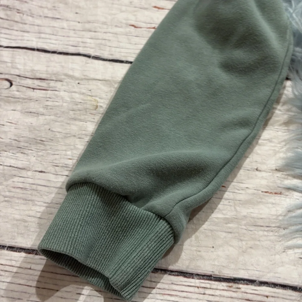 Latched Mama harbor snap pullover Sage Green with Heart Detail - Picture 4 of 10